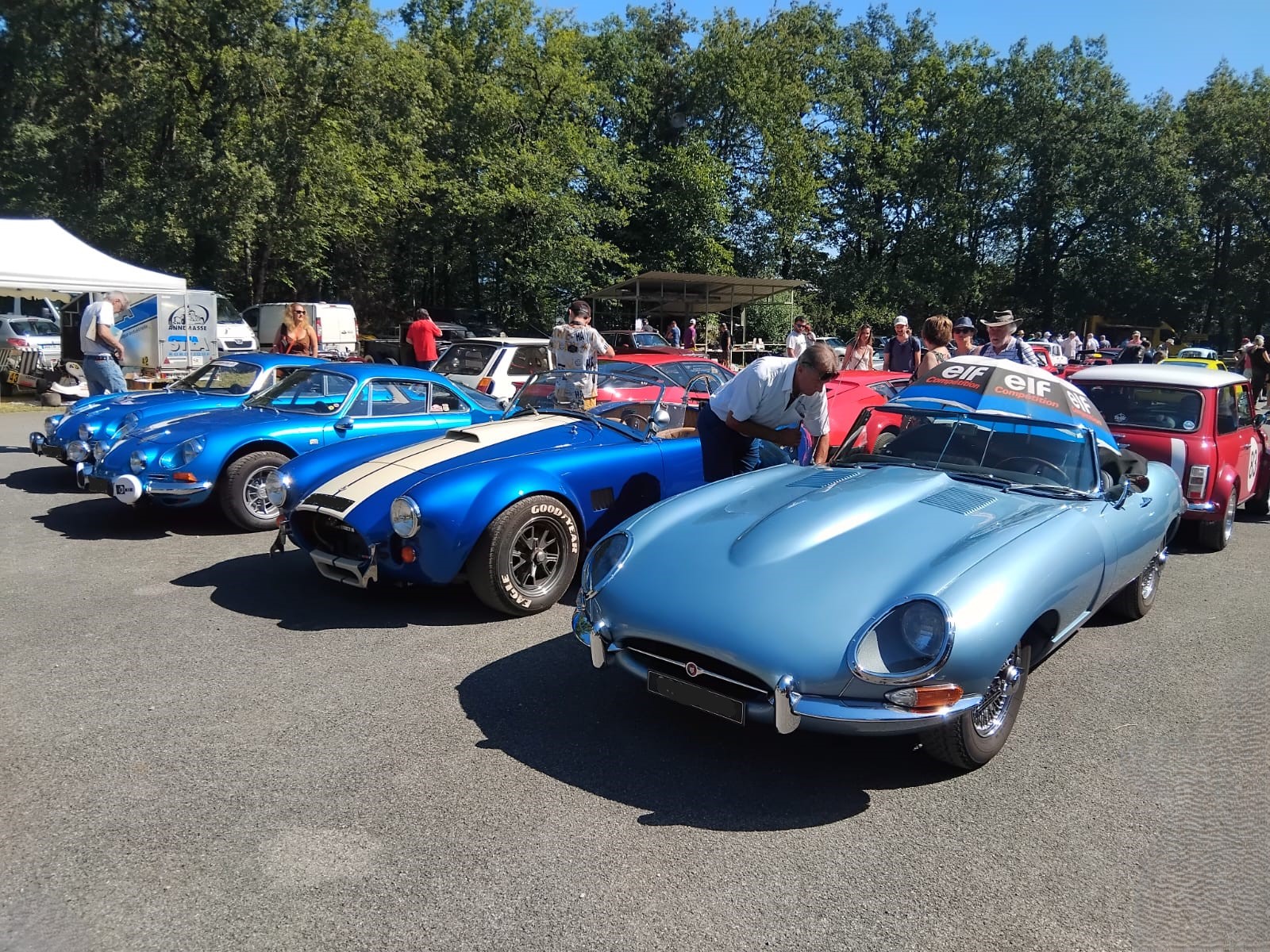 Rétromobile (la Roche sur Foron) à Cornier 28 juillet 2024